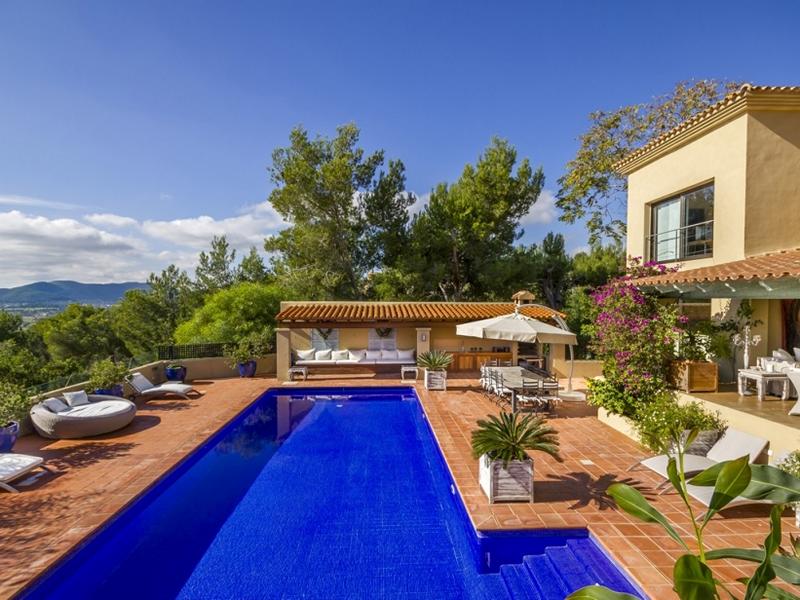 Luxurious Villa in Can Furnet Ibiza with guests and staff house