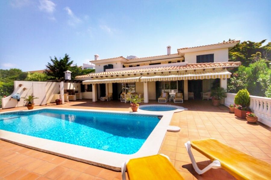 Exceptional villa for sale on Menorca in the bay of Cala Llonga
