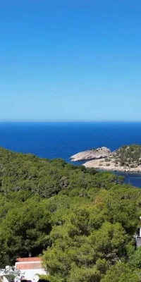 Luxe moderne huis in Cala Salada met panoramisch uitzicht op zee