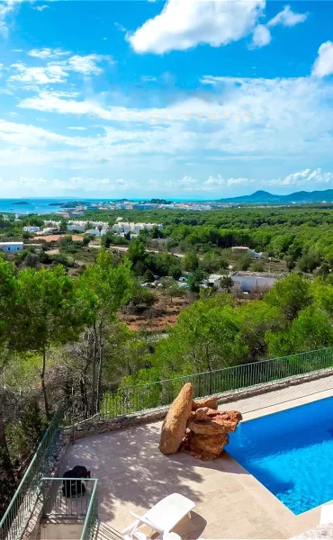 Villa with beautiful sea views for sale in Cala Llenya