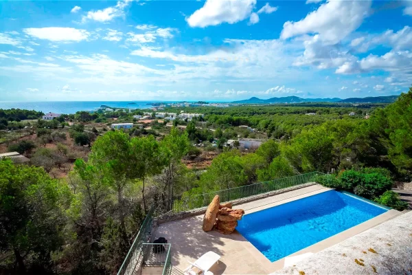 Villa mit wunderschönem Meerblick zum Verkauf in Cala Llenya