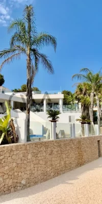 Incroyable réduction de prix pour une villa avec une vue spectaculaire sur la mer à Can Furnet