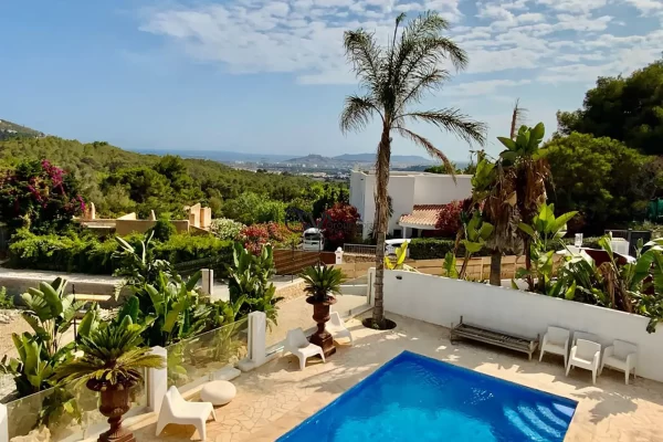 Incredible price reduction for villa with spectacular sea views in Can Furnet