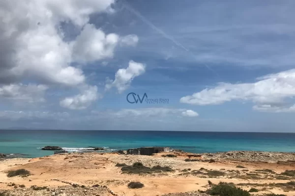 Villa am Strand mit atemberaubendem Meerblick in Es Caló