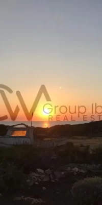 Villa en primera línea con bonitas vistas al mar en Es Caló