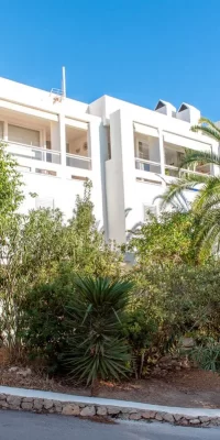 Lujosa casa adosada de 2 dormitorios con piscina compartida en Can Pep Sim, Ibiza