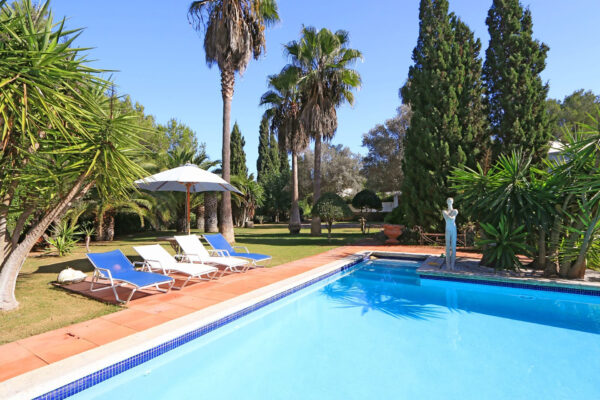 Finca authentique avec grande piscine