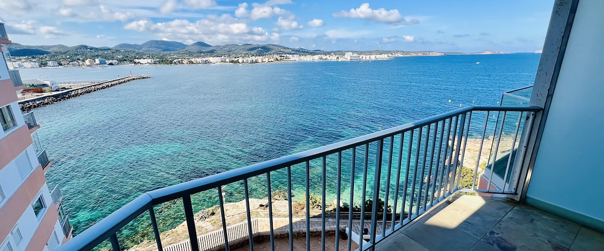 Nice 2-Bedroom Apartment with Stunning Sea Views