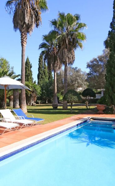 Authentic finca with big pool and tourist license